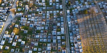 Solar Tax Credit 2025: How US Homeowners Benefit - Cover Image