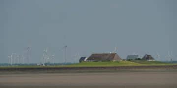 The Future of US Wind Power: Taller Turbines & Offshore Farms Boost Energy - Cover Image